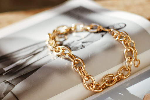 Luxury vs. Affordable Jewelry: How to Find Quality on Any Budget